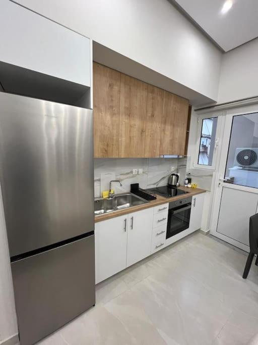 Cozy New Apartment Nearby Metro Афины Экстерьер фото