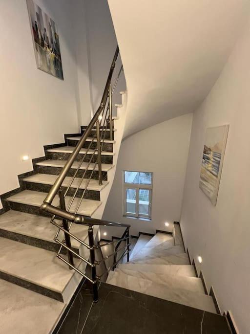 Cozy New Apartment Nearby Metro Афины Экстерьер фото