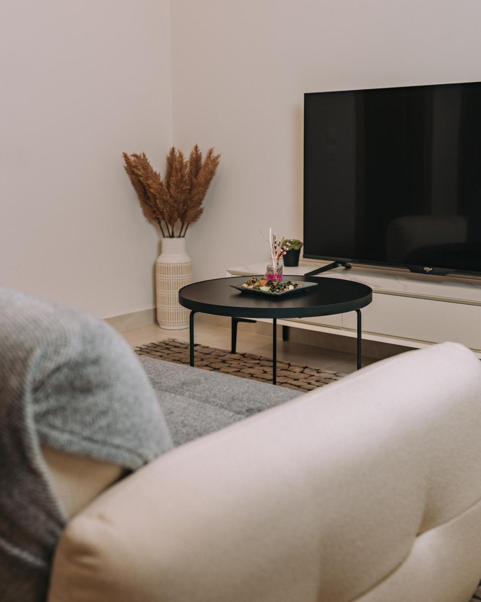 Cozy New Apartment Nearby Metro Афины Экстерьер фото